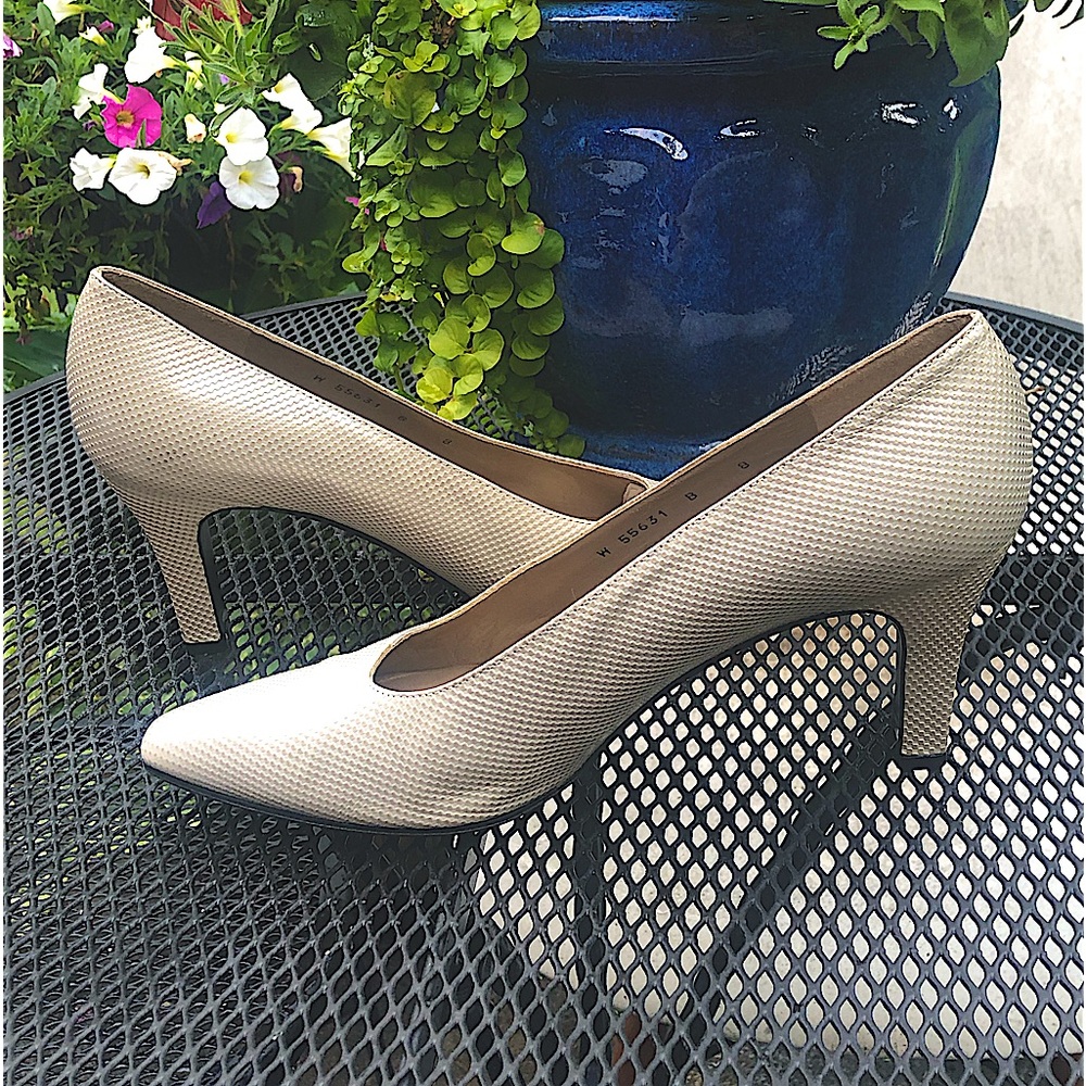 Stuart Weitzman Pumps In Bone With A Dot Texture … - image 1
